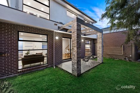 Property photo of 2/1 Ranfurlie Drive Glen Waverley VIC 3150