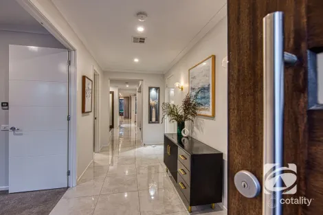 Property photo of 31 Oakrind Rise Officer VIC 3809