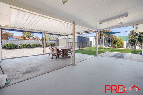 11 Gregory Cl, Westdale, NSW 2340