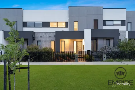 3 Vendeen Walk, Clyde North, VIC 3978