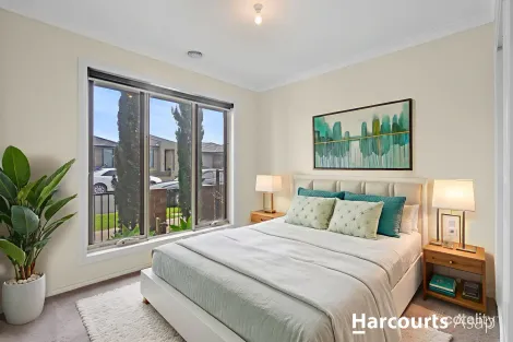 Property photo of 17 Hunt Way Pakenham VIC 3810