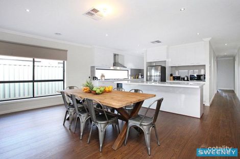 Property photo of 30 Caro Way Fraser Rise VIC 3336
