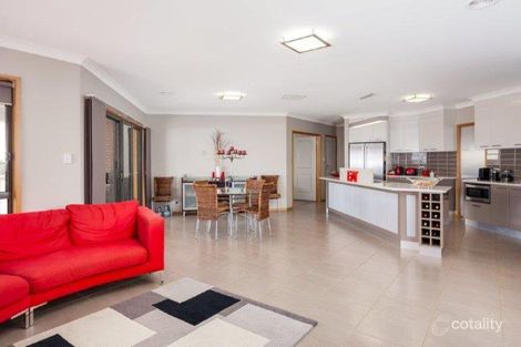 Property photo of 17 Marylands Way Bourkelands NSW 2650