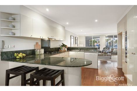 Property photo of 4/105-107 Beach Street Port Melbourne VIC 3207