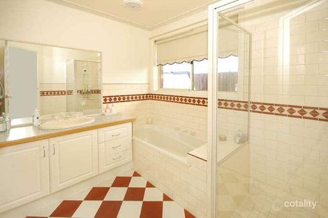 Property photo of 33 Saratoga Crescent Keilor Downs VIC 3038