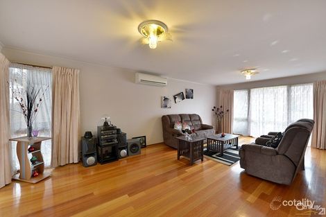 Property photo of 32 Hinrichsen Drive Hallam VIC 3803