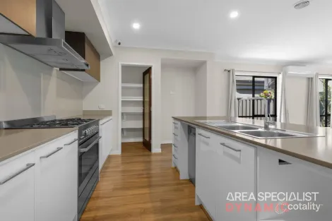 39 Winchcombe Way, Cranbourne North, VIC 3977