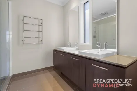 Property photo of 39 Winchcombe Way Cranbourne North VIC 3977