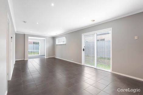 Property photo of 9 Flagstaff Loop Craigieburn VIC 3064
