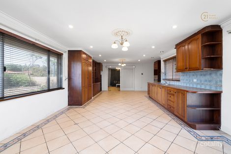 4 Sussex Rd, Forrestfield, WA 6058