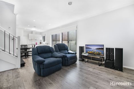 Property photo of 10 Butina Crest Pakenham VIC 3810