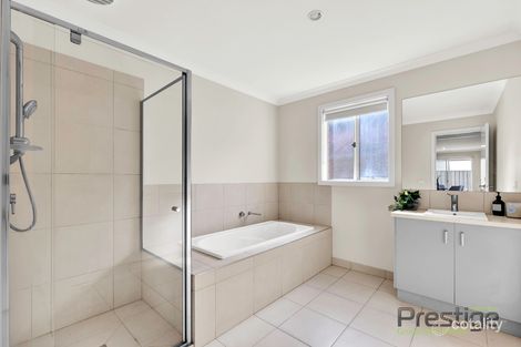 Property photo of 24 Risdon Circuit Tarneit VIC 3029