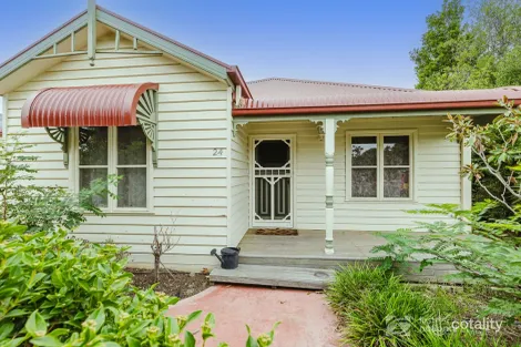 24 BRAESIDE WALK, CAROLINE SPRINGS, VIC 3023