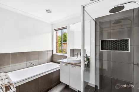 Property photo of 9 Abode Street Armstrong Creek VIC 3217