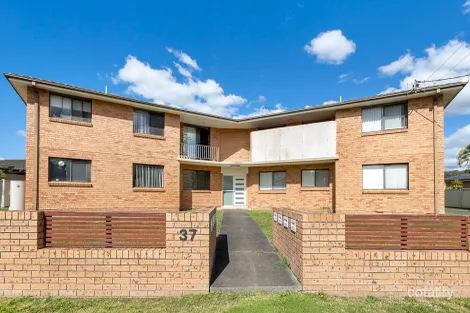 1/37 ROBERTS AVE, BARRACK HEIGHTS, NSW 2528