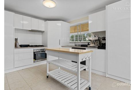 Property photo of 32 Eldershaw Drive Forest Hill NSW 2651