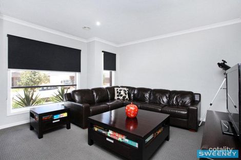 Property photo of 11 Phoenix Grove Fraser Rise VIC 3336