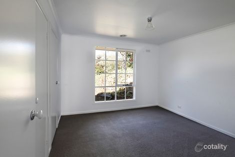 Property photo of 8 James Court Woodend VIC 3442