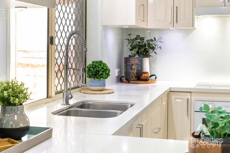 Property photo of 12 Pinnacle Close Regents Park QLD 4118