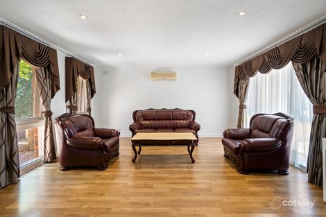 Property photo of 13 Satterley Close Endeavour Hills VIC 3802
