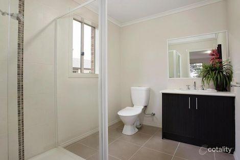 Property photo of 27 Lyndhurst Square Drouin VIC 3818