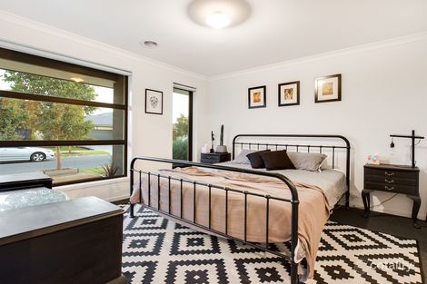 Property photo of 17 Elland Circuit Truganina VIC 3029