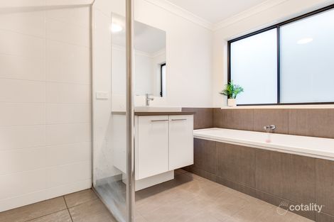 Property photo of 17 Elland Circuit Truganina VIC 3029