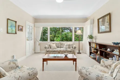 Property photo of 176 Ninth Avenue St Lucia QLD 4067