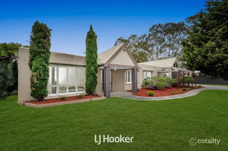 11 Earlston Cct, Cranbourne, VIC 3977