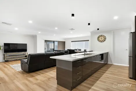 Property photo of 8 Gemstone View Wangaratta VIC 3677