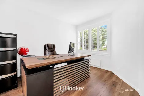 Property photo of 11 Earlston Circuit Cranbourne VIC 3977