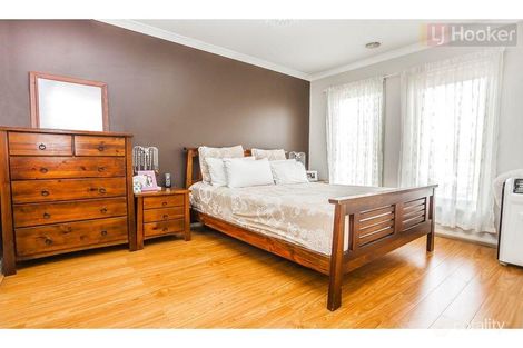 Property photo of 11 Malabar Street Roxburgh Park VIC 3064