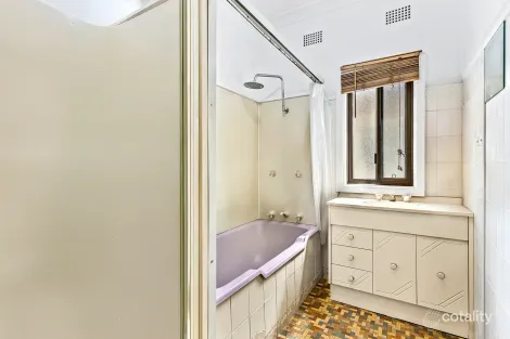 Property photo of 4 Gundarun Street West Wollongong NSW 2500