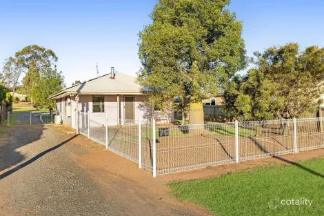 76 John St, Goombungee, QLD 4354
