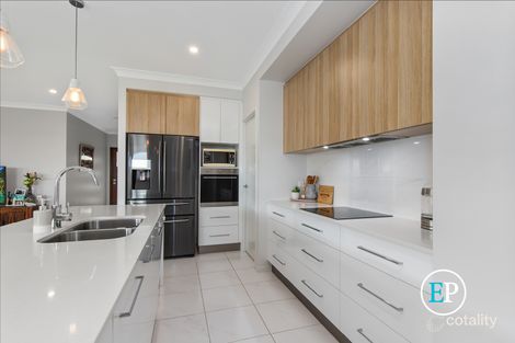 18 Salonika Cct, Bushland Beach, QLD 4818