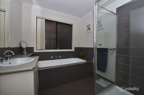 Property photo of 4 Emerald Rise Skye VIC 3977