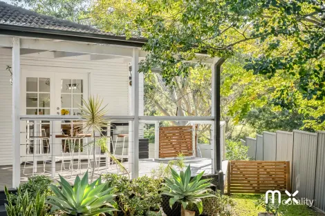 Property photo of 4 Leigh Crescent Unanderra NSW 2526
