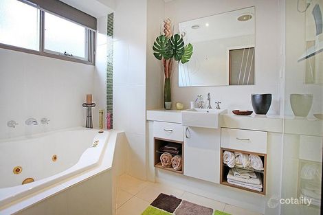 Property photo of 2 Ramsay Place Wanniassa ACT 2903