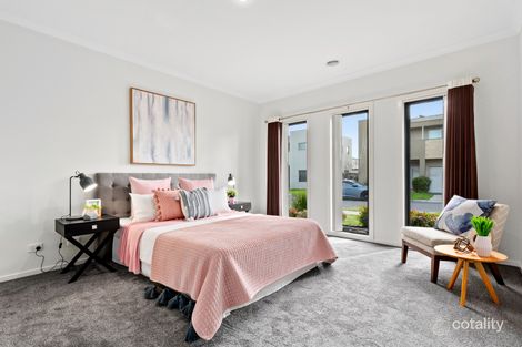 Property photo of 33 Edgeware Close Pakenham VIC 3810