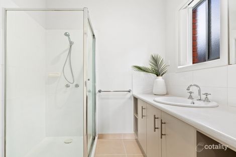Property photo of 33 Edgeware Close Pakenham VIC 3810