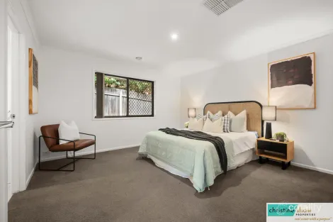 Property photo of 9 Magnolia Close Jerrabomberra NSW 2619