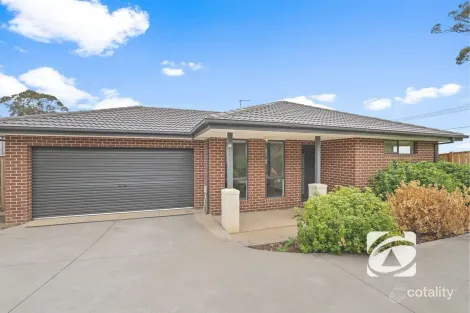 Property photo of 11 Allure Place Bunyip VIC 3815