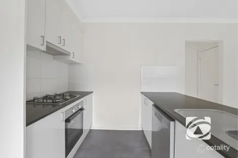 Property photo of 11 Allure Place Bunyip VIC 3815