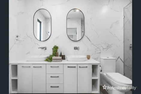 Property photo of 13B Poet Road Bentleigh East VIC 3165