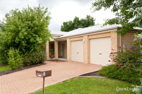 Property photo of 8 Beech Place Jerrabomberra NSW 2619