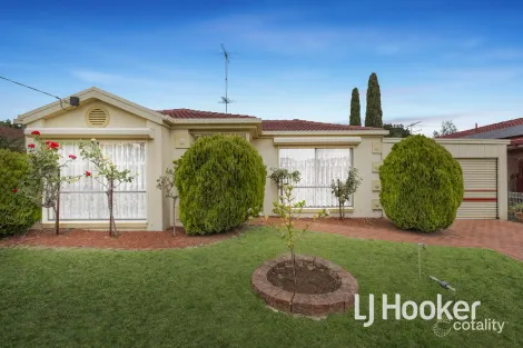 8 Warana Dr, Hampton Park, VIC 3976