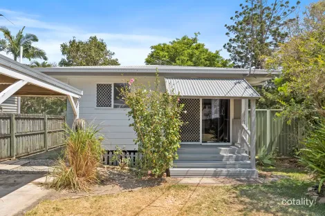 3 Mclennan St, Woody Point, QLD 4019