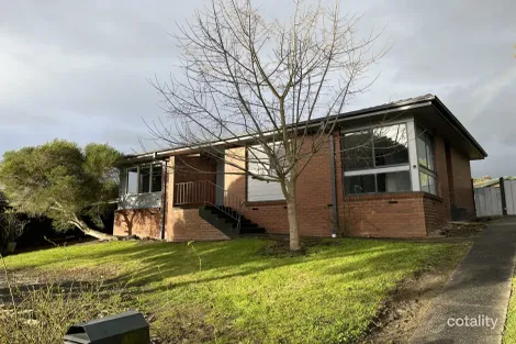 Property photo of 8 Churinga Drive Churchill VIC 3842