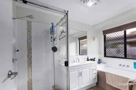 Property photo of 35 Jonquil Circuit Flinders View QLD 4305