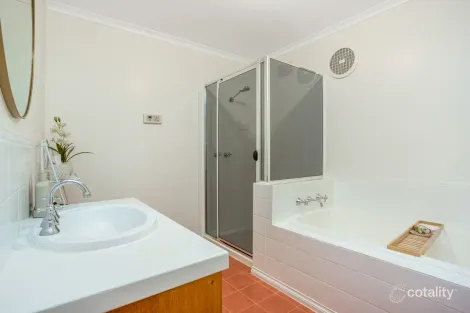 Property photo of 6 Pethard Place Golden Square VIC 3555